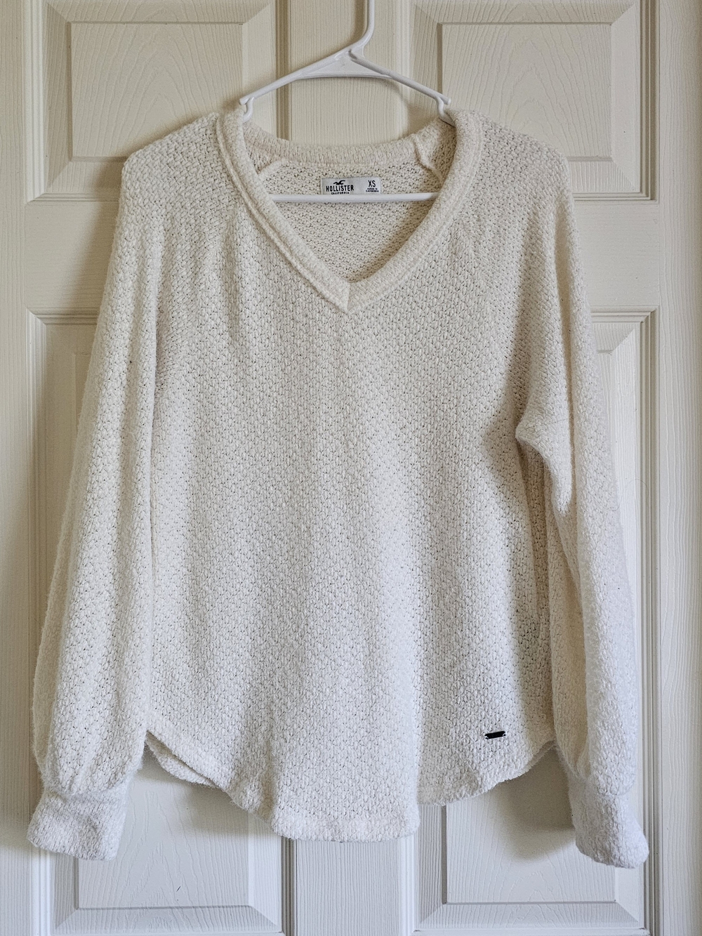 Hollister Cream White V-Neck Knit Sweater | Women's XS | Preppy Coastal